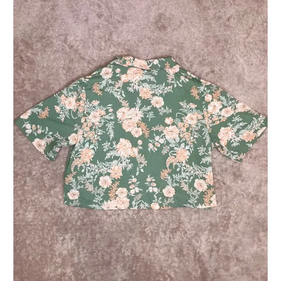 NWOT Cupcakes and Cashmere Floral Short Button Down Shirt Sage Green Large - Picture 16 of 16